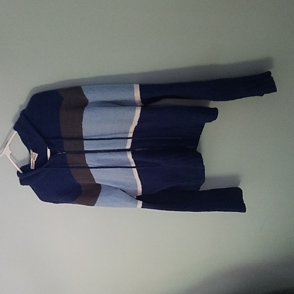 Like new hoodie. Stretchy and vomfy